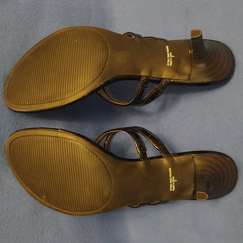 Heels - Picture 2 of 3